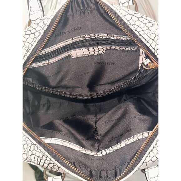 Calvin Klein White Crocodile leather hand bag   Handbag features white “crocodil - Picture 6 of 10